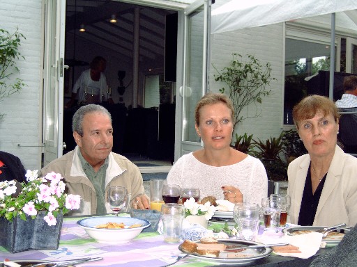 Met mama en Laurens op verjaardag Cocky