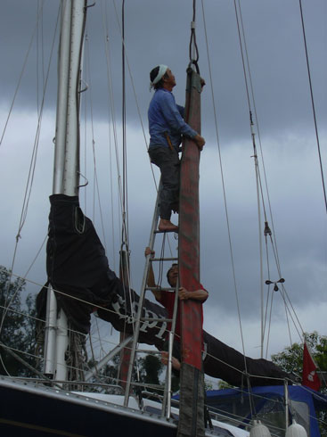 John maakt de banden los
