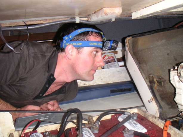 Mike bij de generator